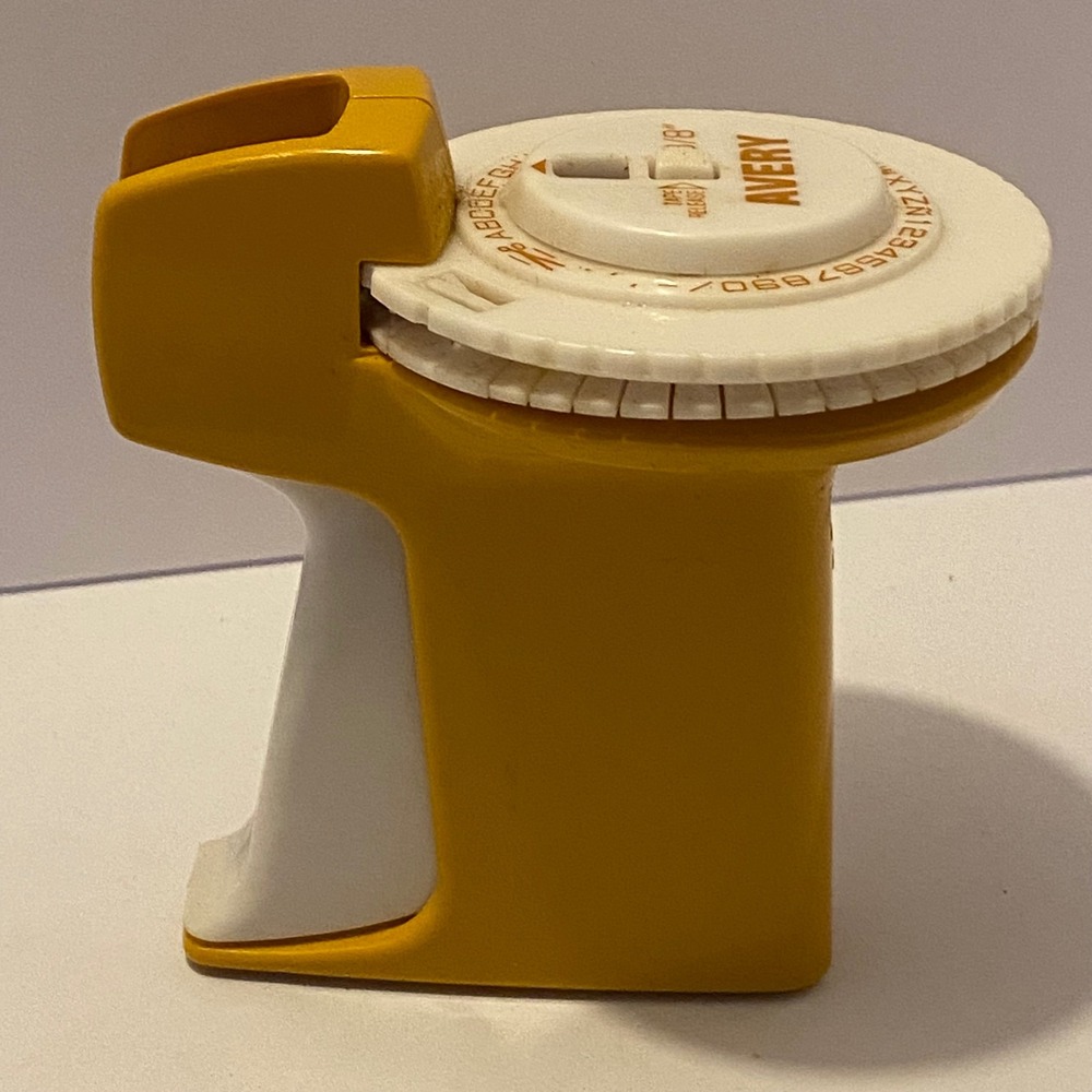 Vintage Avery Manual Embossing Label Maker Yellow White 3/8 Inch Handheld USA